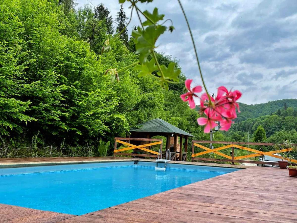 Villa Na Uzlissi Migovo Exteriör bild